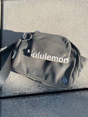 grey sage lululemon 2L belt bag and card pouch